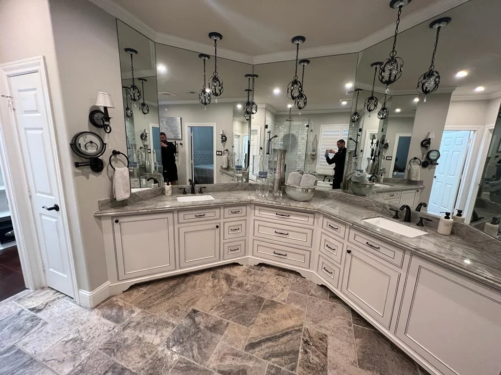 Double bathroom vanity with stone-look tile flooring