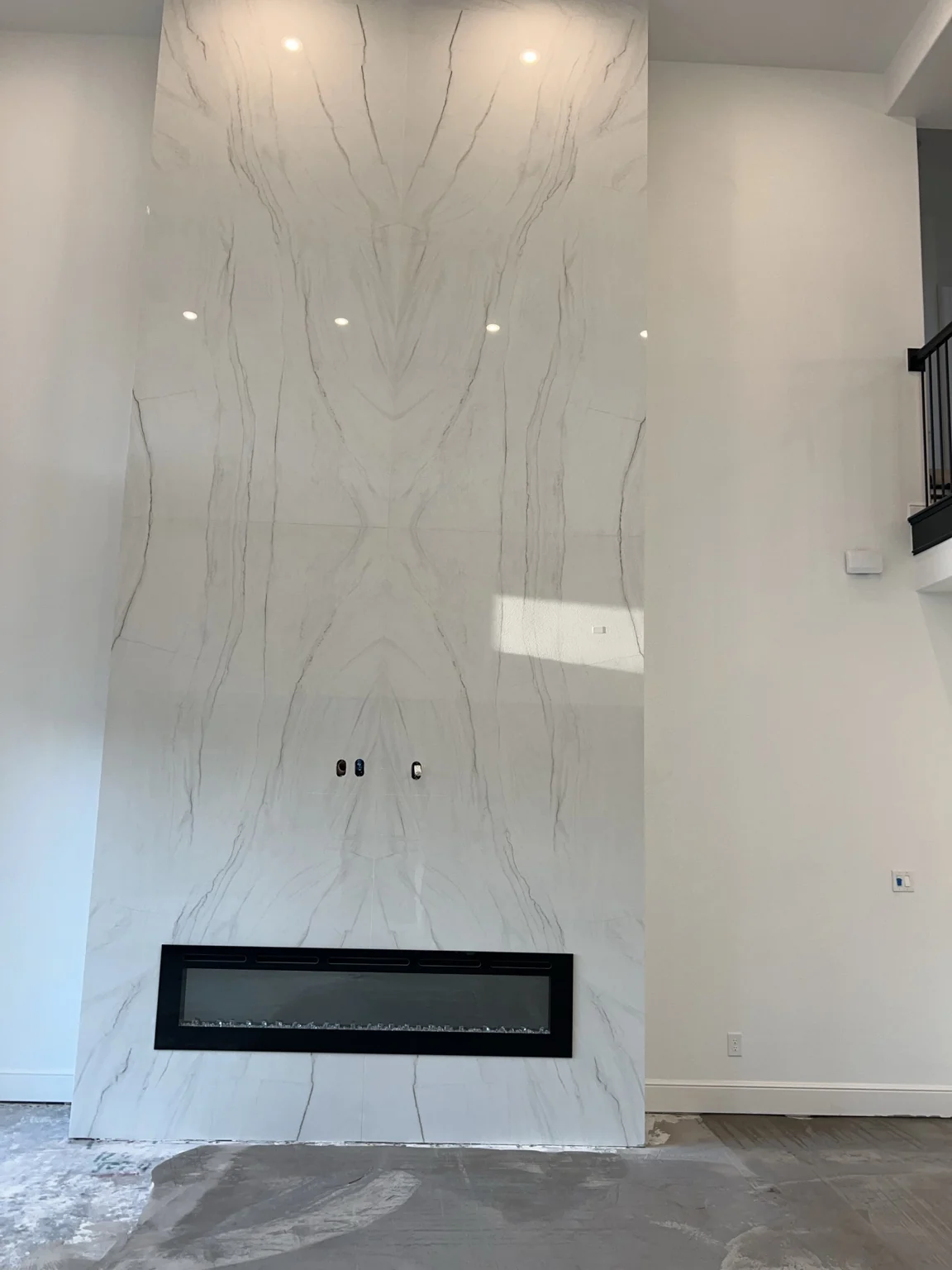 Modern fireplace wall with large-format white textured tile